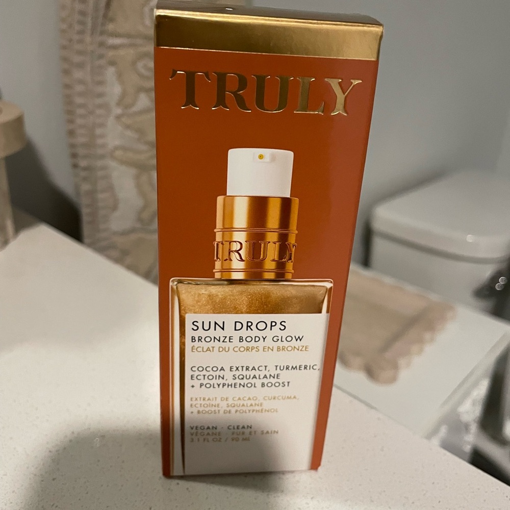 TRULY Sun Drops Bronze Body Glow with Gold Accents